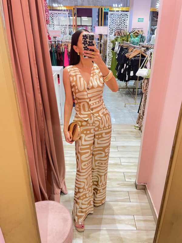 SET CHALECO Y PANTALON ANCHO FIGURAS IVORY