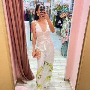 SET TOP CORTO PANTALON ANCHO HOJAS VERDES ABAJO
