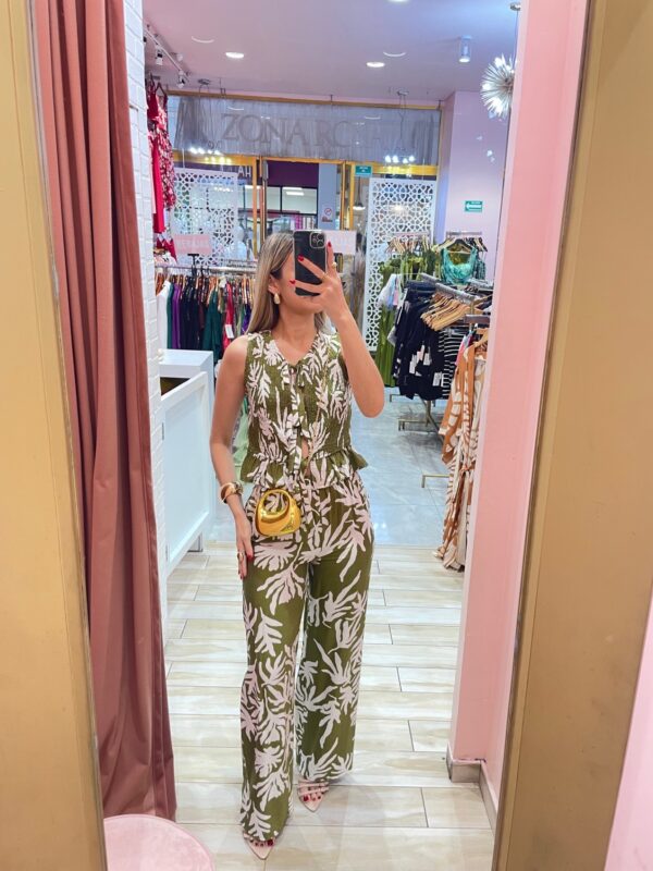 SET TOP MOÑITOS PANTALON HOJAS BLANCAS