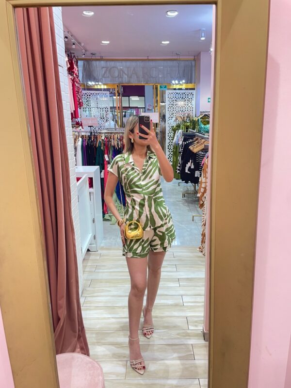 SET CAMISA SIN MANGA Y SHORTS HOJAS OLIVO