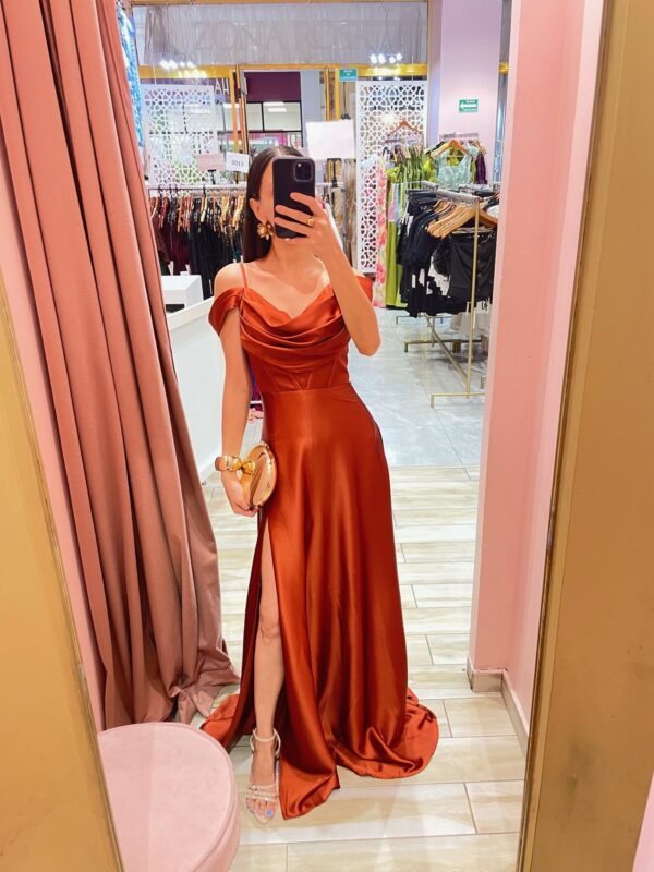 MAXI CIRCULAR SATIN TIRANTES Y MANGUITA
