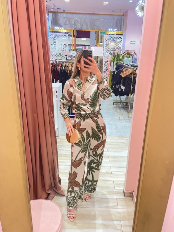 SET CAMISA MANGA Y PANTALON PALMA VERDE Y CAFES