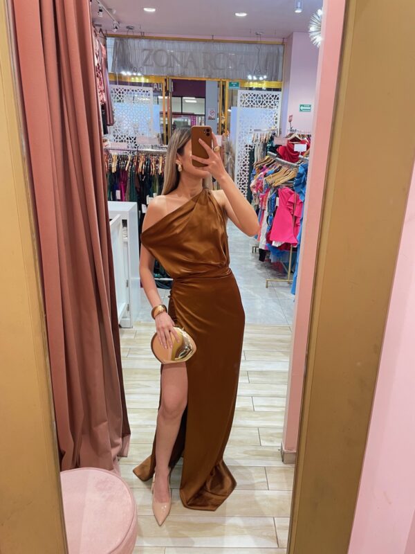 MAXI SATIN UN HOMBRO