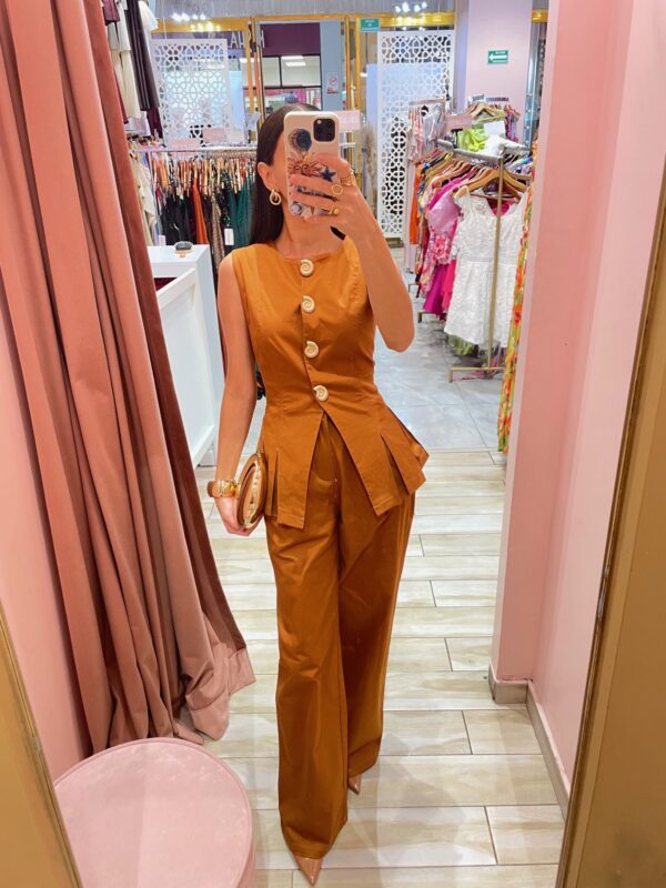 SET CHALECO Y PANTALON BOTON CARACOL