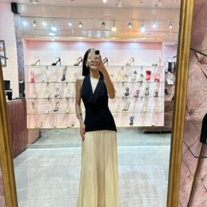 MAXI HALTER CUERPO NEGRO FALDA PLISADA IVORY