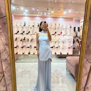 VESTIDO SATIN CUERPO AJUSTADO ONDAS Y PERLAS FALDA SUELTA