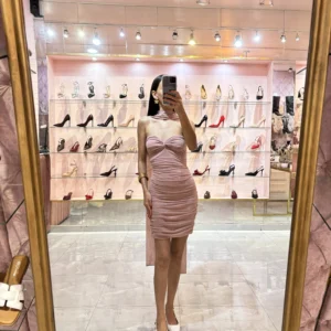 CORTO STRAPLES DRAPEADO BRILLO CON MASCADA