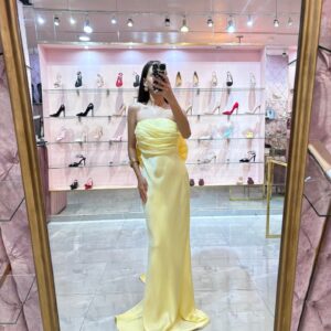 MAXI STRAPLES MOÑO DETRAS